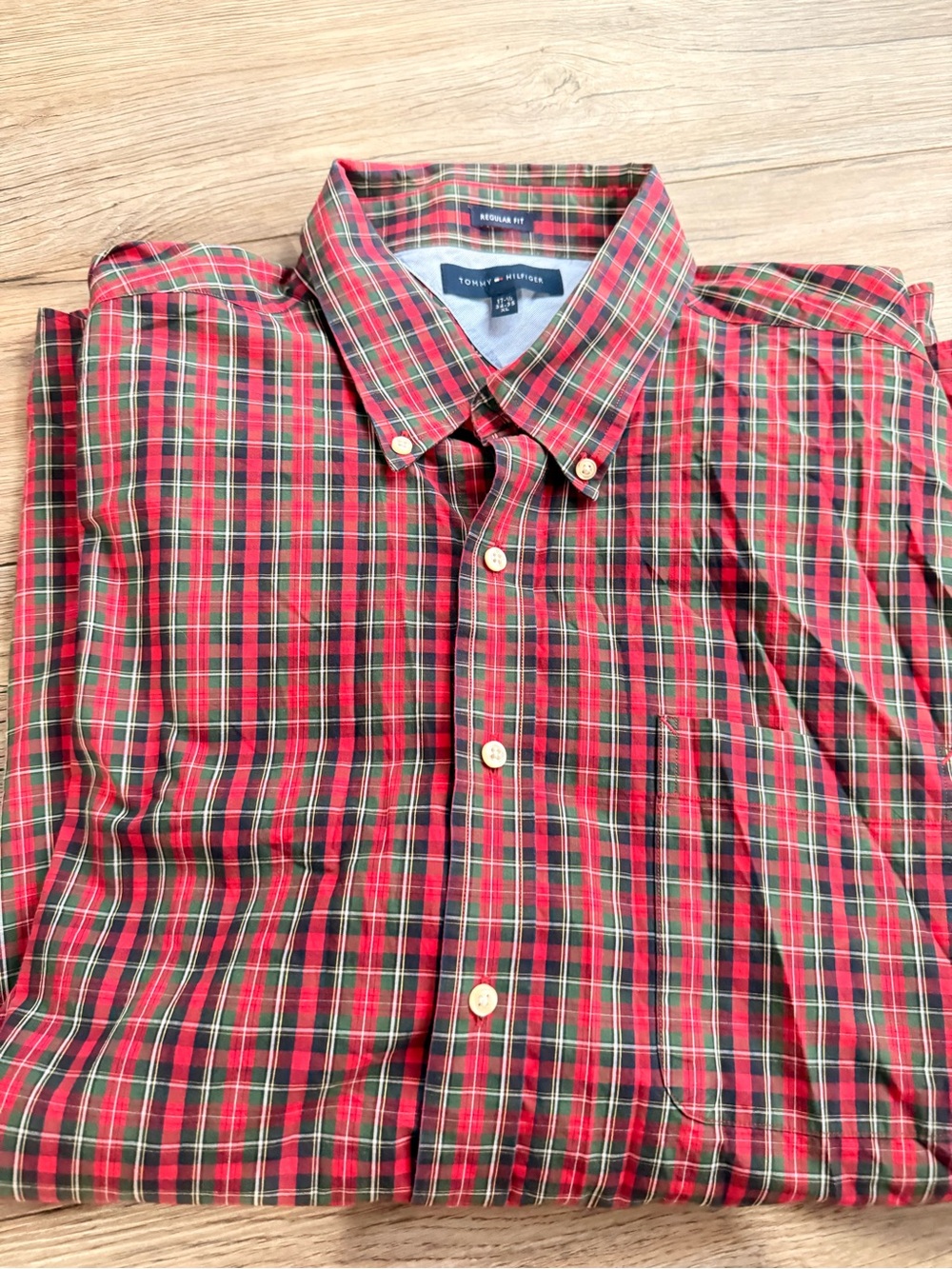 Tommy Hilfiger Red Plaid Button-Down men’s XL red green Christmas pictures